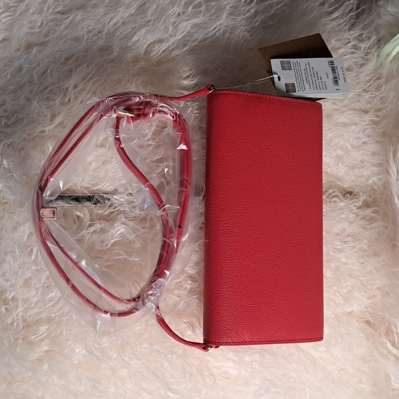 Burberry Hampshire Crossbody Embossed Logo NWTs - Picture 7 of 10